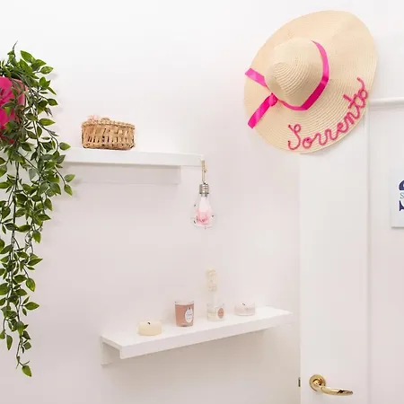 Stanza Tasso - De Vivo Realty 3*