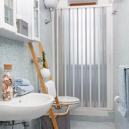 Stanza Tasso - De Vivo Realty